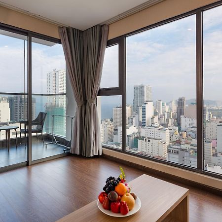 Virgo Hotel Να Τρανγκ Εξωτερικό φωτογραφία A view of the city from a suite at the hotel