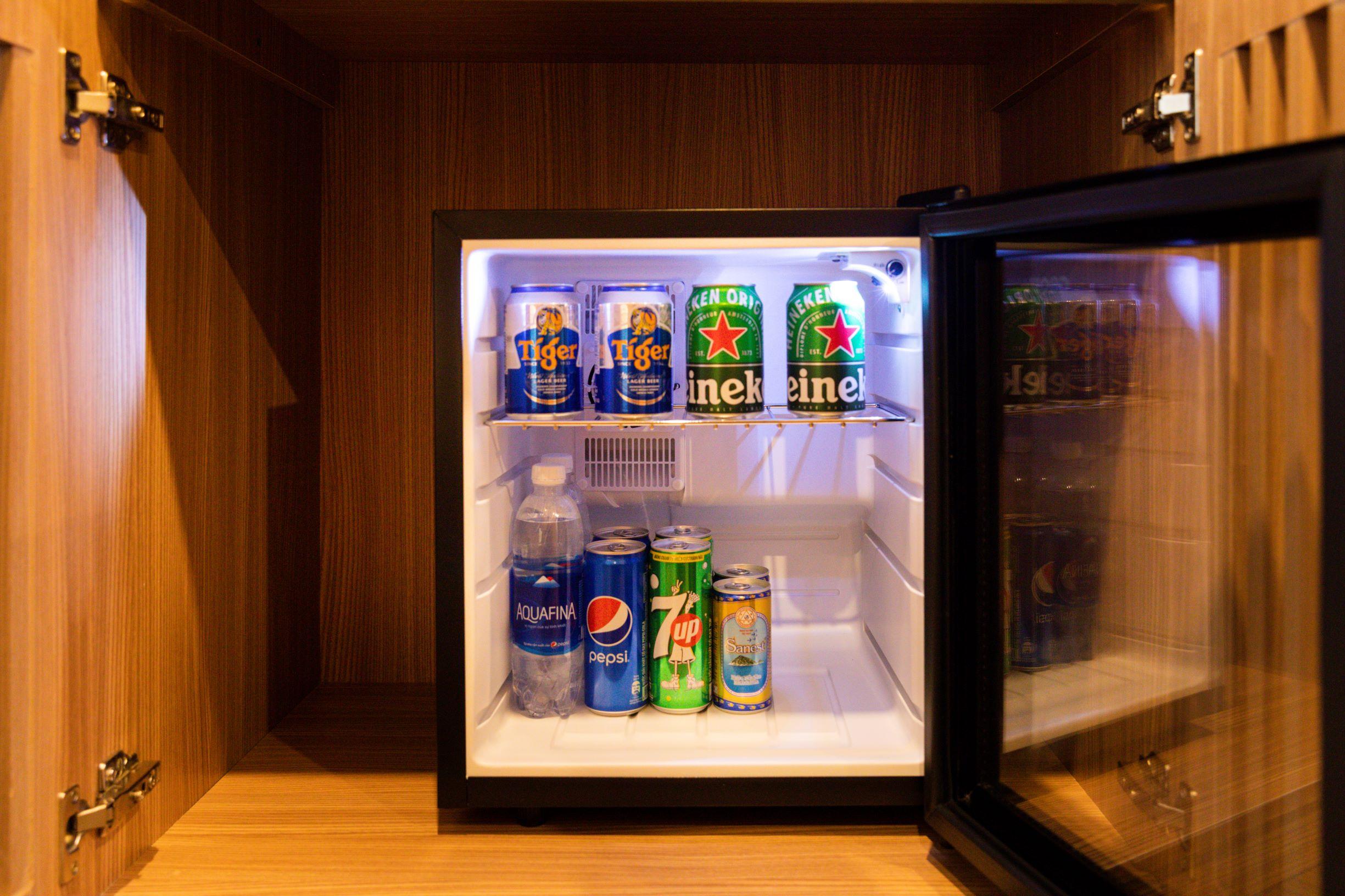 Virgo Hotel Να Τρανγκ Εξωτερικό φωτογραφία A mini-bar in a hotel room