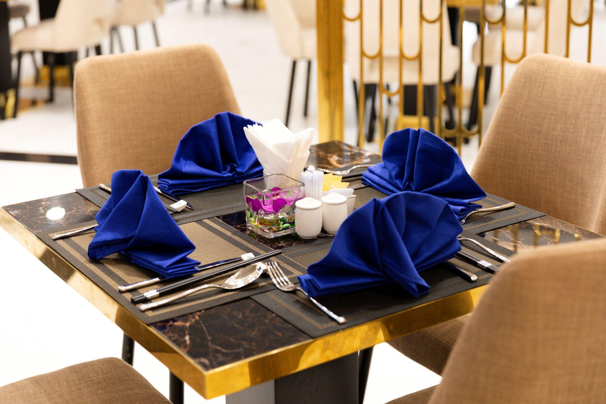 Virgo Hotel Να Τρανγκ Εξωτερικό φωτογραφία A table set for fine dining