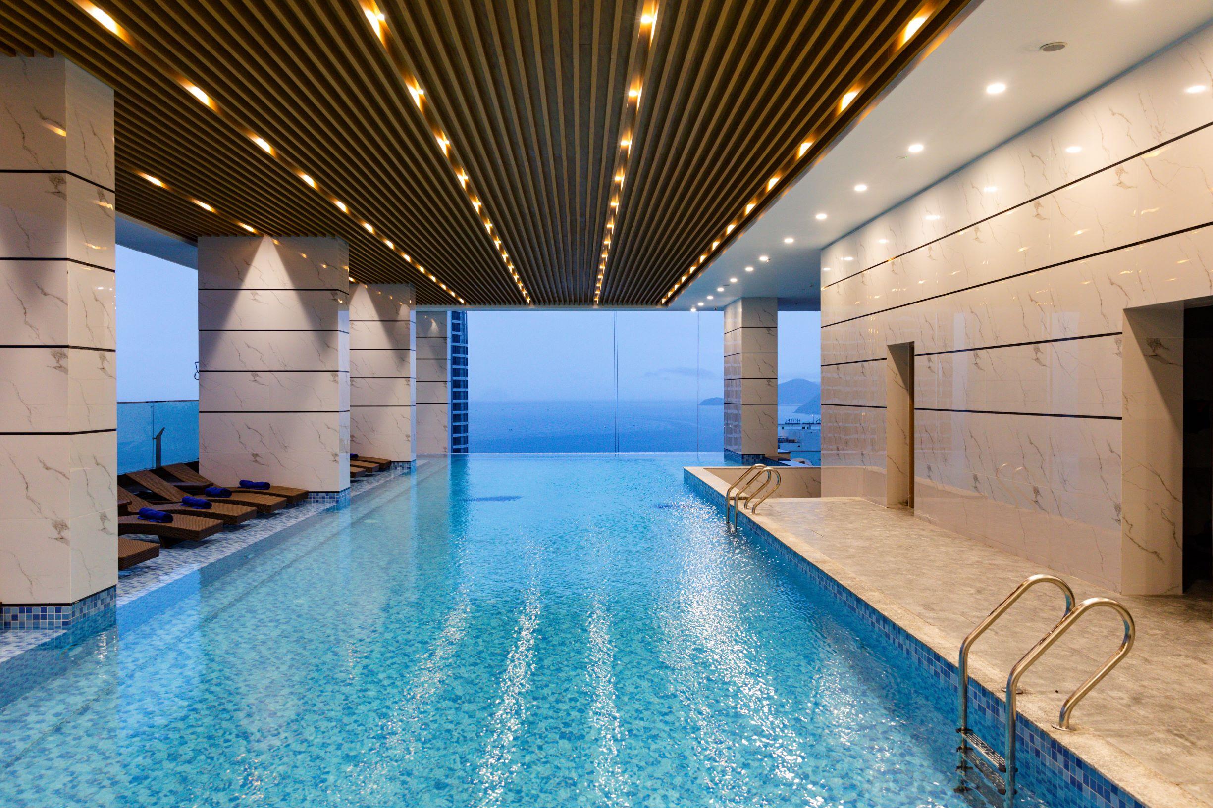 Virgo Hotel Να Τρανγκ Εξωτερικό φωτογραφία Infinity pool at the 360° Sky Lounge