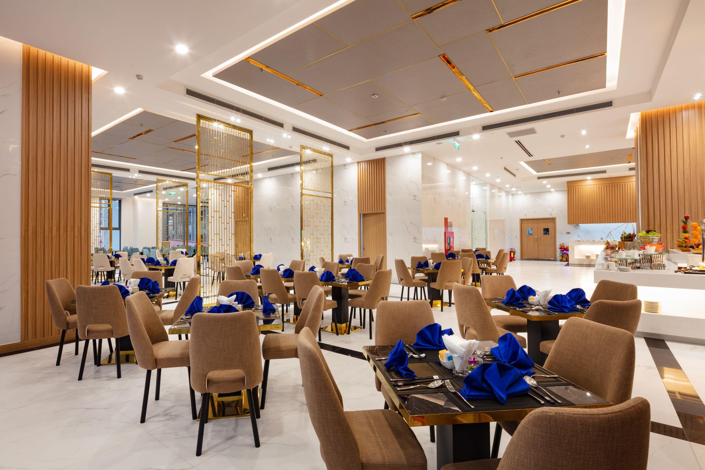 Virgo Hotel Να Τρανγκ Εξωτερικό φωτογραφία The restaurant