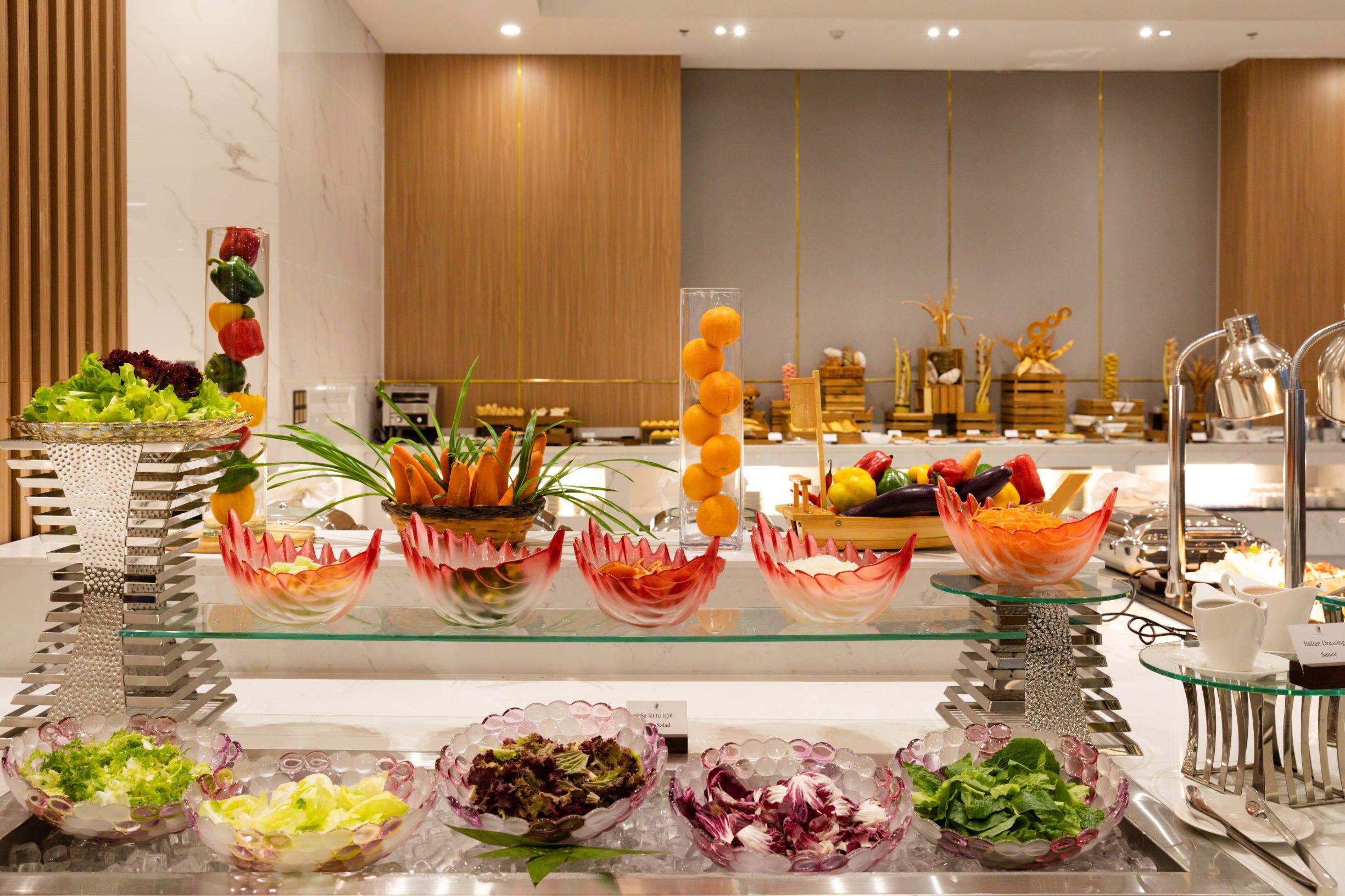 Virgo Hotel Να Τρανγκ Εξωτερικό φωτογραφία A salad bar