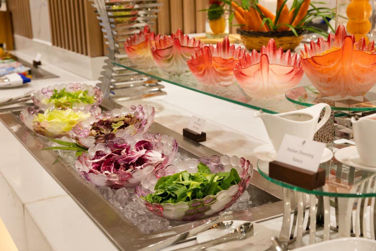 Virgo Hotel Να Τρανγκ Εξωτερικό φωτογραφία A salad bar